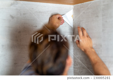 Wallpaper, wallpapering, interior construction, wallpaper removal, remodeling, renovation, replacement 130005281