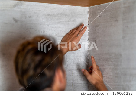 Wallpaper, wallpapering, interior construction, earthquake, warping, distortion, wrinkles, cracks, cracks, inspection, inspection 130005282