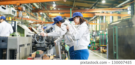 Group of workers working in a factory 130007485