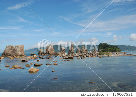 Kumano, Kushimoto: A tourist attraction in the Kumano Sea, "Hashiguiiwa" @Kishu, Kumano, midsummer 130007551