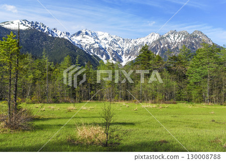 Kamikochi, Nagano Prefecture: The Hotaka mountain range seen from the Tashiro Marsh Kamikochi, Nagano Prefecture: The Hotaka mountain range seen from the Tashiro Marsh 130008788