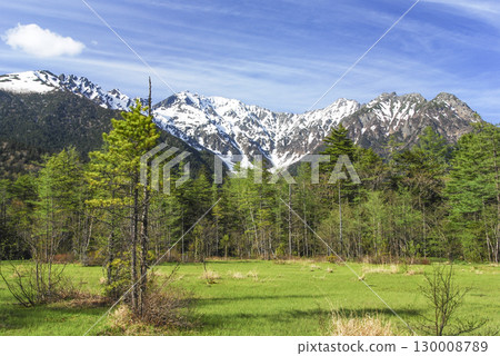 Kamikochi, Nagano Prefecture: The Hotaka mountain range seen from the Tashiro Marsh Kamikochi, Nagano Prefecture: The Hotaka mountain range seen from the Tashiro Marsh 130008789