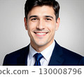 微笑的商人肖像頭像灰色背景 130008796