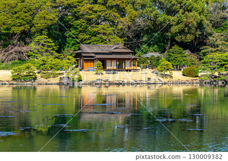 [Tokyo] Tsubame no Ochaya Teahouse at the Tidal Pond in Hamarikyu Gardens 130009382