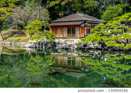 [東京] 濱離宮恩賜庭園潮池“燕之御茶屋” 130009386