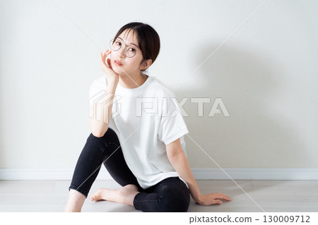 Young woman casual portrait 130009712