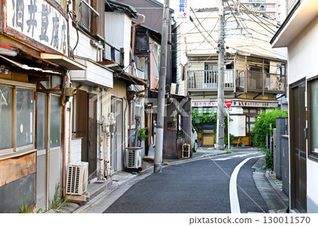 Scenery of downtown Tokyo [Machiya, Arakawa Ward] 130011570