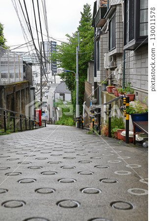 Tokyo's Steep Slope: Bentenzaka (Akabane, Kita Ward, Tokyo) Tokyo's Steep Slope: Bentenzaka (Akabane, Kita Ward, Tokyo) 130011578