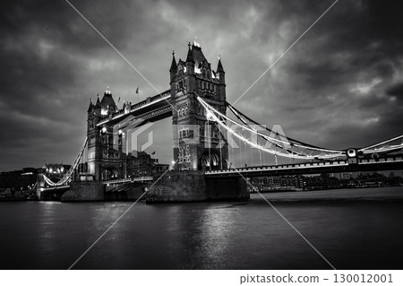  Tower Bridge 130012001