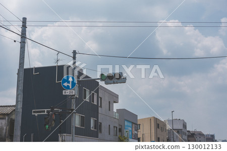 Toshima 4-chome traffic light with green light 130012133