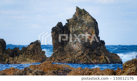 Winter beach near the Gono Line in Fukaura Town, Aomori Prefecture 130012176