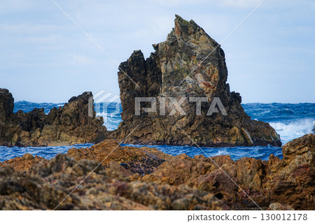 青森縣深浦町五能線附近的冬季海灘 青森縣深浦町五能線附近的冬季海灘 130012178