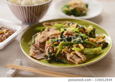 Stir-fried Chinese-style egg with pork and Japanese mustard spinach Stir-fried Chinese-style egg with pork and Japanese mustard spinach 130012644