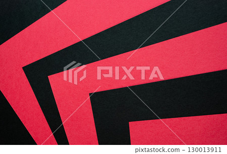 重疊的紅色和黑色建築紙 130013911