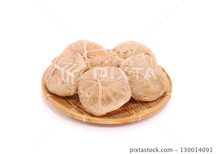 Shiitake mushrooms, raw donko, large, light background, food 130014091