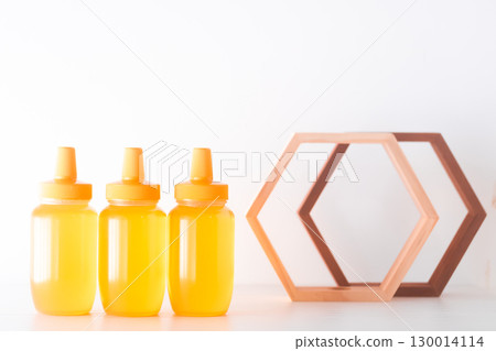 蜂蜜瓶和六邊形 130014114