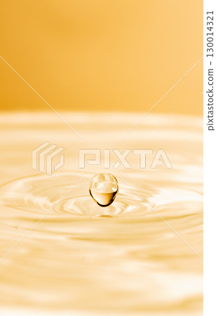 水濺動作鏡頭 130014321