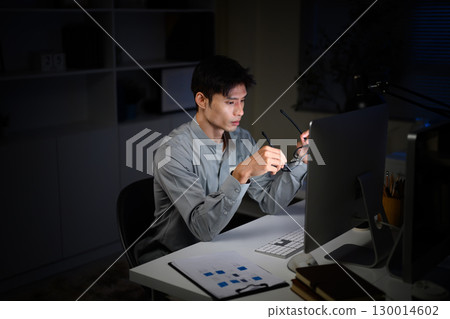 Overtime work concept with tired office worker staying up late in front of desktop Overtime work concept with tired office worker staying up late in front of desktop 130014602