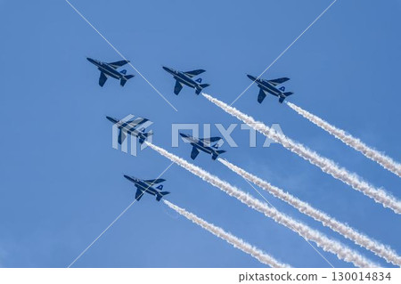 宮城縣東松島市松島空軍基地的夏日藍天和藍色衝擊波 130014834