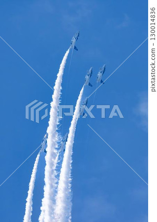 宮城縣東松島市松島空軍基地的夏日藍天和藍色衝擊波 130014836