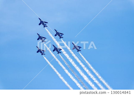宮城縣東松島市松島空軍基地的夏日藍天和藍色衝擊波 130014841