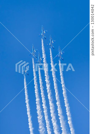 宮城縣東松島市松島空軍基地的夏日藍天和藍色衝擊波 130014842
