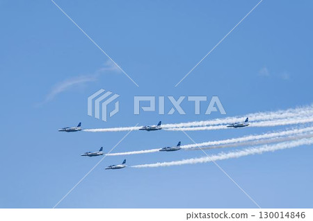 宮城縣東松島市松島空軍基地的夏日藍天和藍色衝擊波 130014846
