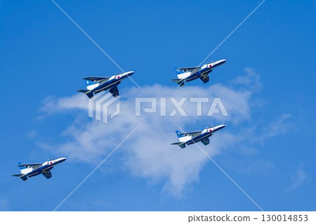 宮城縣東松島市松島空軍基地的夏日藍天和藍色衝擊波 130014853