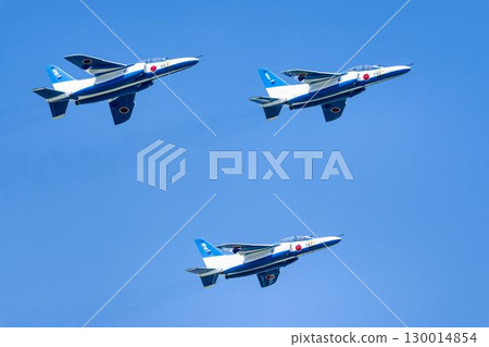 宮城縣東松島市松島空軍基地的夏日藍天和藍色衝擊波 130014854