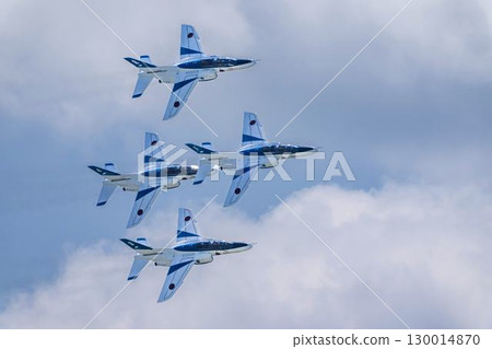 宮城縣東松島市松島空軍基地的夏日藍天和藍色衝擊波 130014870