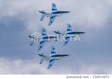 宮城縣東松島市松島空軍基地的夏日藍天和藍色衝擊波 130014872