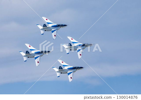 宮城縣東松島市松島空軍基地的夏日藍天和藍色衝擊波 130014876