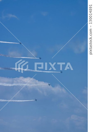宮城縣東松島市松島空軍基地的夏日藍天和藍色衝擊波 130014891