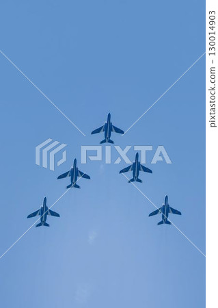 宮城縣東松島市松島空軍基地的夏日藍天和藍色衝擊波 130014903