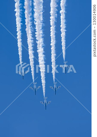 宮城縣東松島市松島空軍基地的夏日藍天和藍色衝擊波 130014906