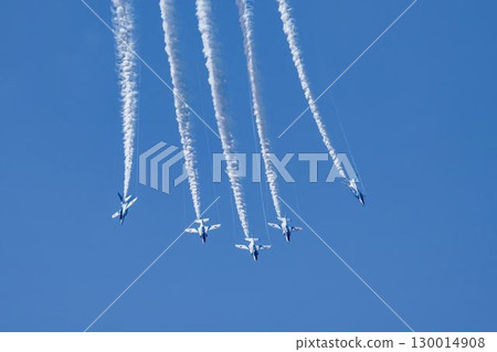 宮城縣東松島市松島空軍基地的夏日藍天和藍色衝擊波 130014908