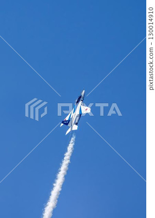 宮城縣東松島市松島空軍基地的夏日藍天和藍色衝擊波 130014910