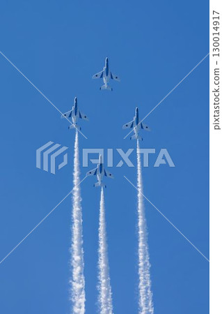 宮城縣東松島市松島空軍基地的夏日藍天和藍色衝擊波 130014917