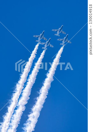 宮城縣東松島市松島空軍基地的夏日藍天和藍色衝擊波 130014918
