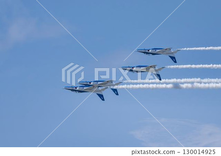 宮城縣東松島市松島空軍基地的夏日藍天和藍色衝擊波 130014925