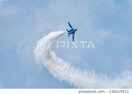宮城縣東松島市松島空軍基地的夏日藍天和藍色衝擊波 130014931