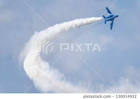 宮城縣東松島市松島空軍基地的夏日藍天和藍色衝擊波 130014932