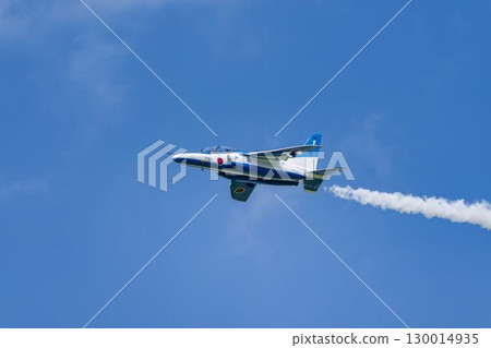 宮城縣東松島市松島空軍基地的夏日藍天和藍色衝擊波 130014935