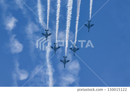 宮城縣東松島市松島空軍基地的夏日藍天和藍色衝擊波 130015122