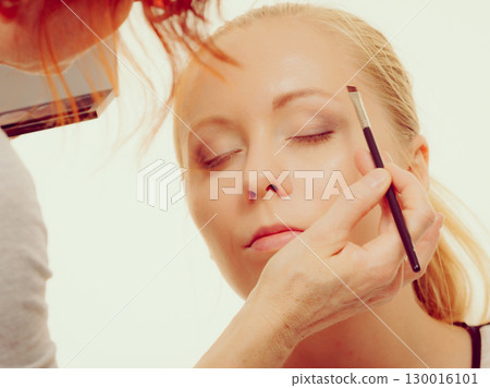 Makeup artist apply make up 130016101