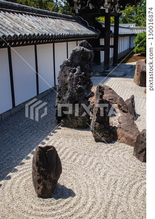 [Kyoto Scenery] Tofukuji Temple Honbo Garden: The simple and sturdy southern garden 130016874