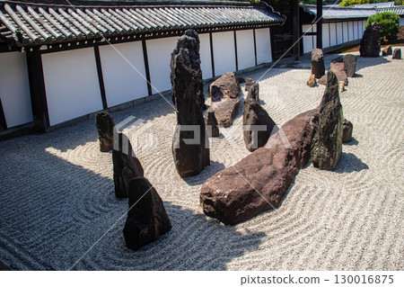 [Kyoto Scenery] Tofukuji Temple Honbo Garden: The simple and sturdy southern garden 130016875