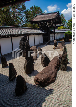 [Kyoto Scenery] Tofukuji Temple Honbo Garden: The simple and sturdy southern garden 130016877