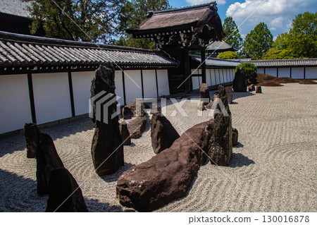 [Kyoto Scenery] Tofukuji Temple Honbo Garden: The simple and sturdy southern garden 130016878