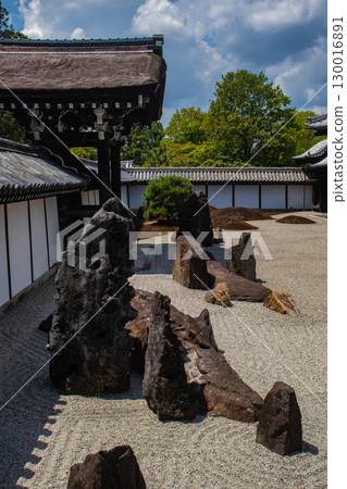 [Kyoto Scenery] Tofukuji Temple Honbo Garden: The simple and sturdy southern garden 130016891